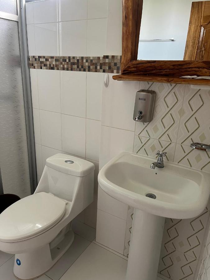 Hostal Alpachaca - New Quito Airport タバベラ エクステリア 写真