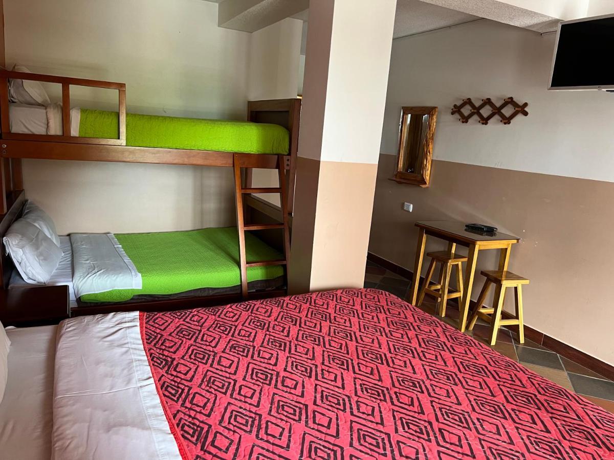 Hostal Alpachaca - New Quito Airport タバベラ エクステリア 写真