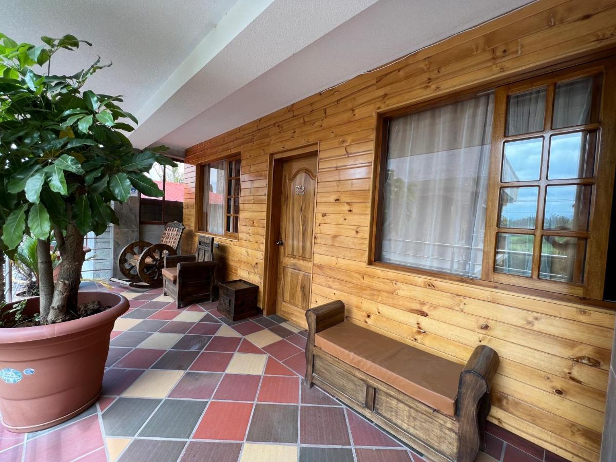 Hostal Alpachaca - New Quito Airport タバベラ エクステリア 写真