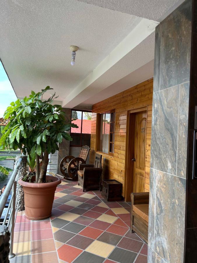 Hostal Alpachaca - New Quito Airport タバベラ エクステリア 写真